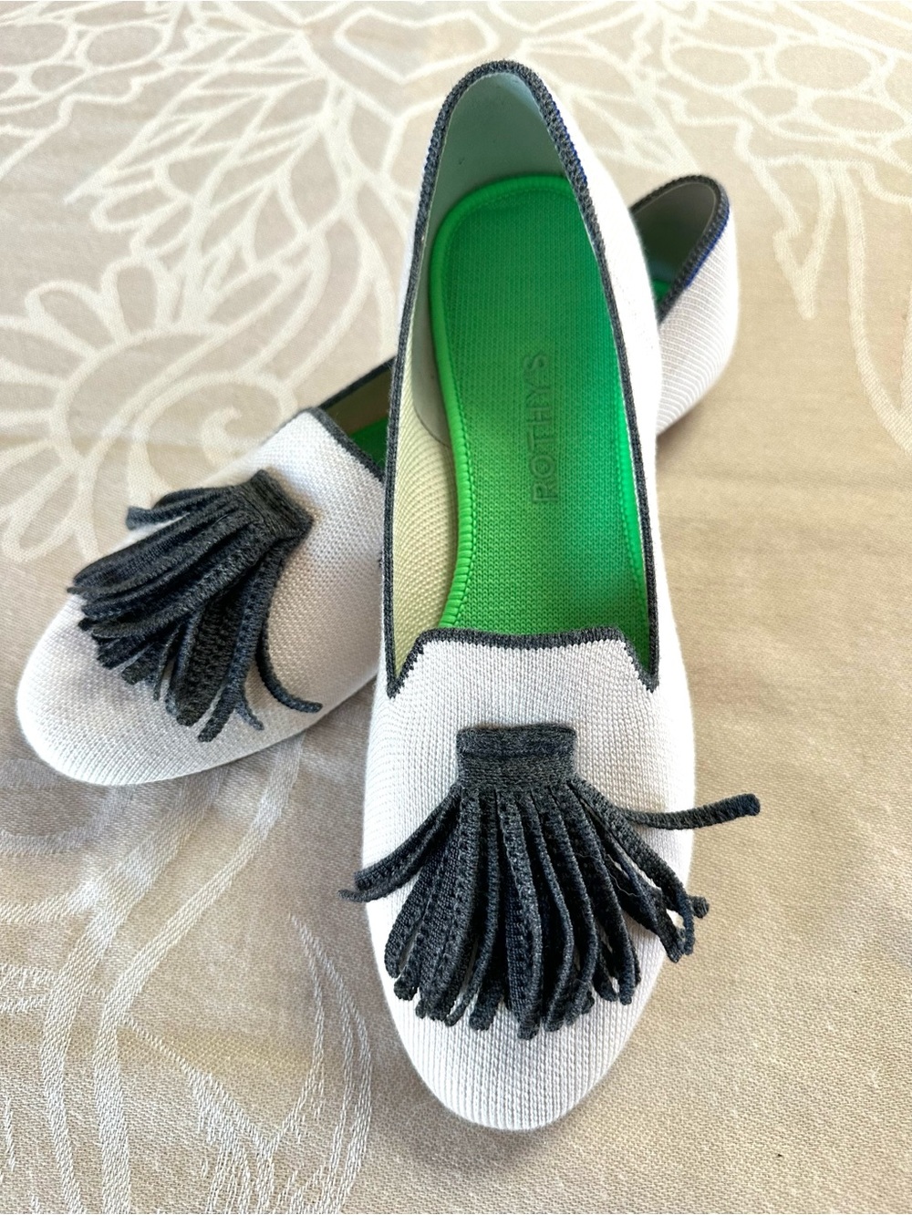 Rothy’s The Loafer Tassel Ivory Gray Knit Flats Size 9.5 EUC - Picture 5 of 6